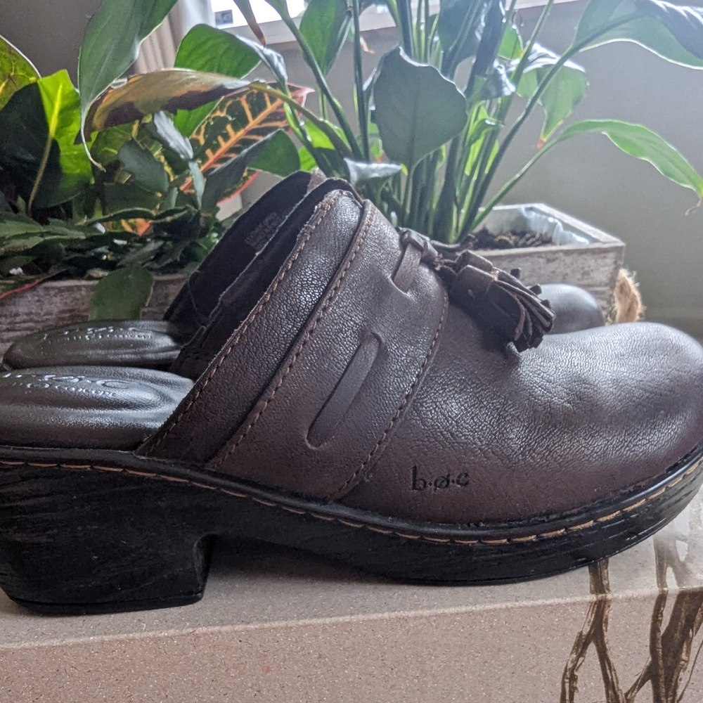 💥 Sale 💥👣 b.o.c. Women's Brown Leather Clogs